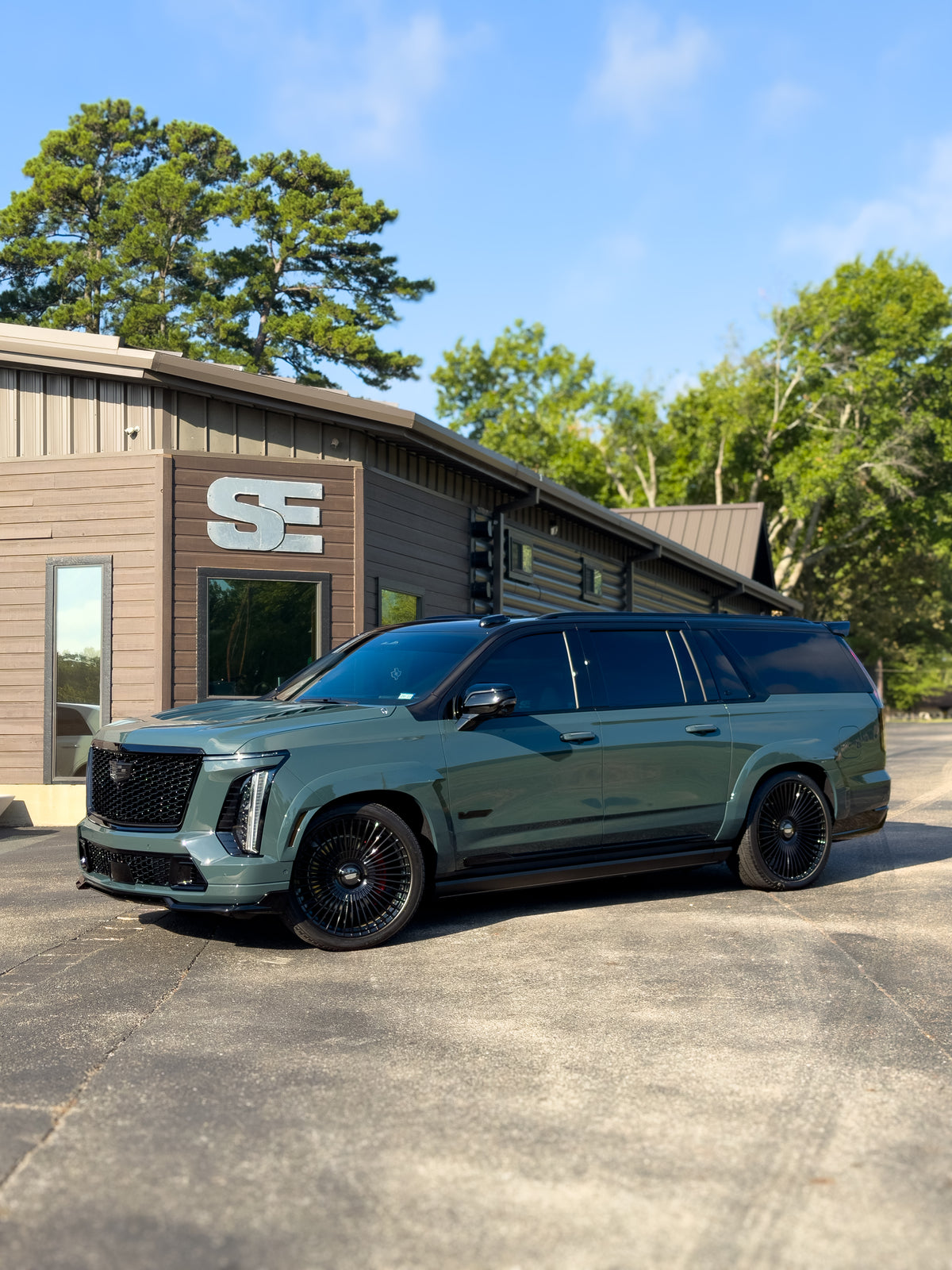 24" Luxury Multi-Spoke Flow Forged Wheels w/ Floating Center Caps | Gloss Black | | Cadillac Escalade, GMC & Chevrolet